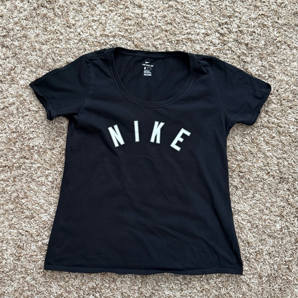 Nike Black White Graphic Tee Womens M Athleisure Workout - Picture 2 of 7